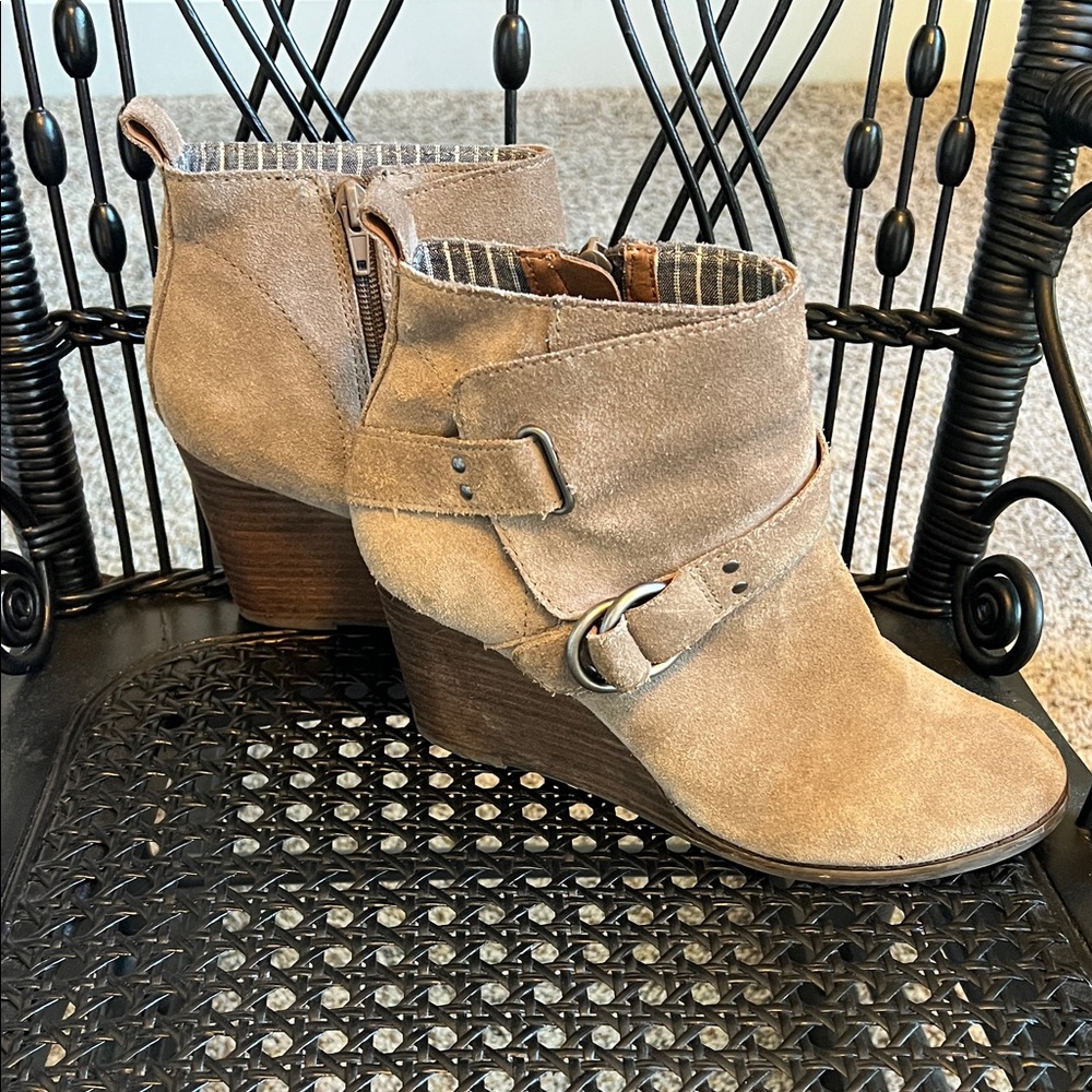 Lucky brand suede wedge bootie 8 1/2